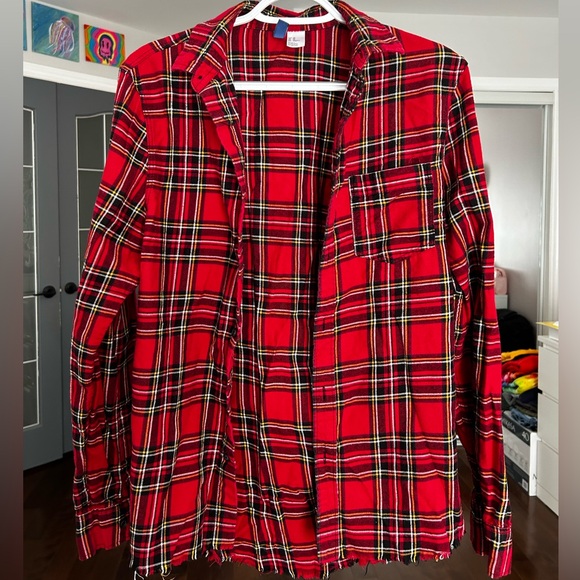H&M- Men’s extra small- Red Button down Shirt - Picture 2 of 6